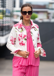 Katana Jeansowa Cherry- Biała jeansowa koszula z motywem kwiatu wiśni